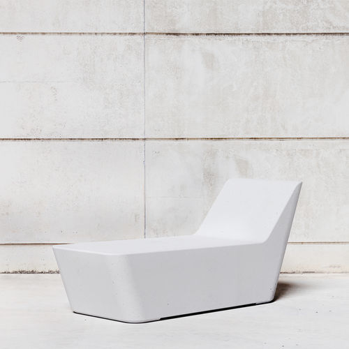 Espreguiçadeira de design minimalista - SMOOTH: 594 - SIT Urban Design - em concreto / para espaço público / branca