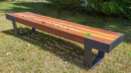 Banco para espaço público contemporâneo - Wade 626 - SIT Urban Design - em madeira / metálico / sem encosto
