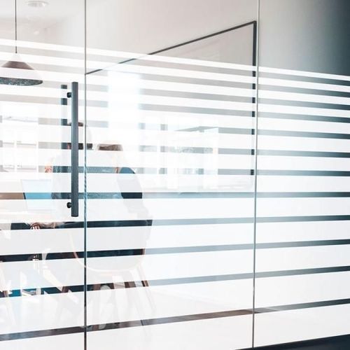 Película decorativa para aplicação em vidro - LINEAL - SolarScreen International - para parede divisória / em PET / adesiva