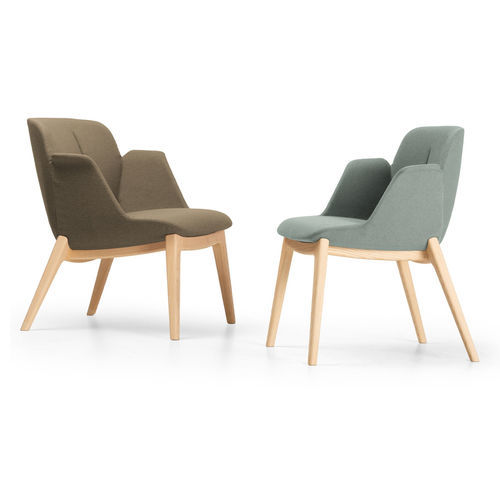 Cadeira para interlocutor contemporânea - HIVE - True Design srl - para ambiente interno / em poliuretano / em madeira maciça