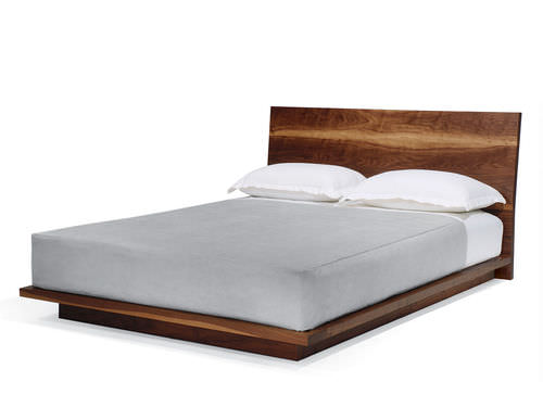 Cama de casal - PLATEAU - ALTURA - contemporânea / com cabeceira / em nogueira