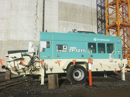 Bomba de concreto montada em carreta - ETP1015 - Everdigm Corp