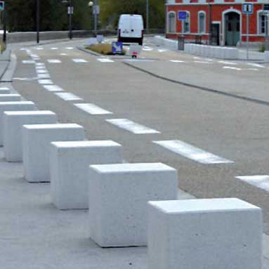 Balizador para impedir estacionamento - CUBIQUE (PMR) - ALKERN - de proteção / em concreto