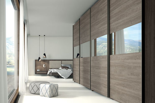 Guarda-roupa contemporâneo - A5 - Lagrama - em nogueira / em vidro / com portas de correr