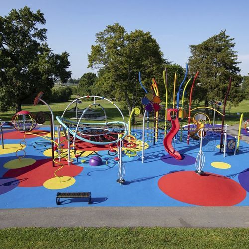 Estrutura lúdica para parque infantil - Kentland Community Center - LANDSCAPE STRUCTURES - em aço revestido a pó / em polietileno / em plástico reciclado