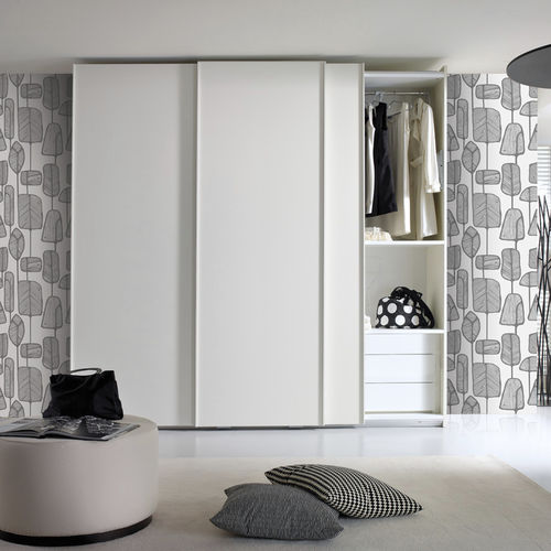 Guarda-roupa contemporâneo - 389 - TUMIDEI - em madeira laqueada / com portas de correr