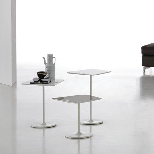 Mesa lateral contemporânea - Bloom - ALIVAR - em pedra / em acrílico / com base em aço laqueada