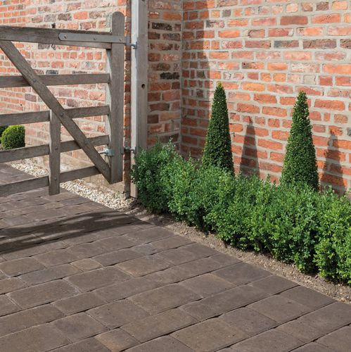 Lajota em concreto - LUMLEY COBBLE - BRADSTONE - para ambiente externo / texturizada / para espaço público