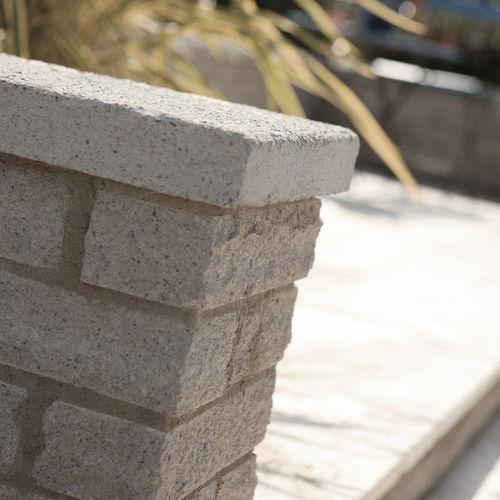 Parede em concreto - TEXTURED COPING - BRADSTONE