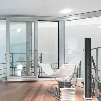 Janela em alumínio - KF 240 - Internorm - em PVC / de correr / oscilobatente
