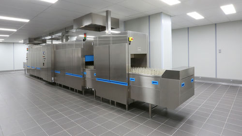 Lava-louça com sistema transportador - M-IQ CUP - MEIKO - para catering / de instalação livre / ecológico