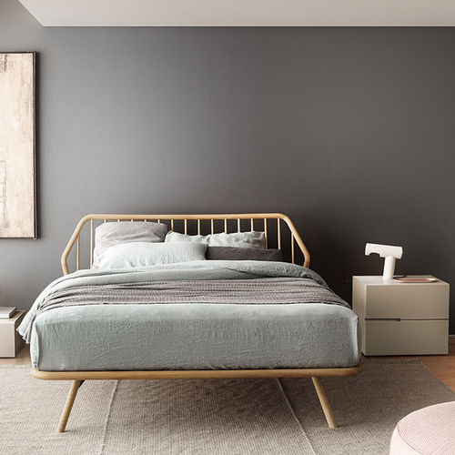 Cama de casal - TRAMA - PIANCA - contemporânea / com cabeceira / em madeira