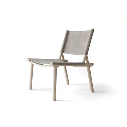 Poltrona baixa contemporânea - DECEMBER - Nikari - em madeira de freixo / de Jasper Morrison / de Wataru Kumano