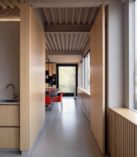 Porta interna - HarryVan, The Netherlands - FritsJurgens - em madeira / pivotante com eixo lateral / contemporânea