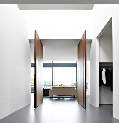 Porta interna - Amsterdam, The Netherlands - FritsJurgens - em madeira / pivotante com eixo lateral / dupla