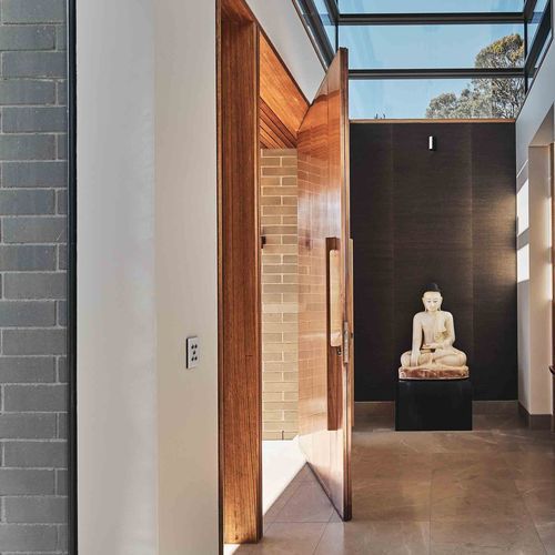 Porta de entrada - Castlecrag  - FritsJurgens - em cobre / pivotante com eixo lateral / contemporânea