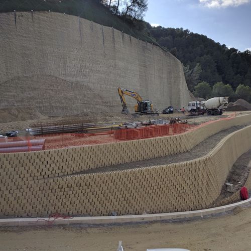 Bloco de concreto oco - Betotitan ® - BETOCONCEPT - celular / articulado / para parede de retenção