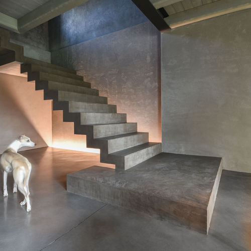 Revestimento de piso em concreto - MICROVERLAY® - ISOPLAM SRL - para ambiente externo / para ambiente interno / para o setor terciário