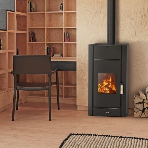 Salamandra a lenha - LENI 13 - UNICAL AG S.p.A. - 10 kW–20 kW / de instalação livre / contemporânea