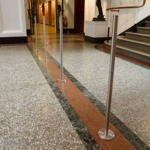 Balizador de proteção - Q - Absolute Museum & Gallery Products Ltd - para controle de acesso / removível / em aço inoxidável