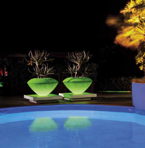 Vaso de jardim em material plástico - TROTTY - VGnewtrend - com iluminação / made in Italy / da linha residencial