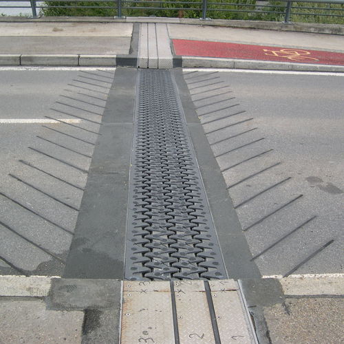 Junta de dilatação em concreto de resina - ROBO-STATIFLEX - Mageba - para estrada / transitável / modular