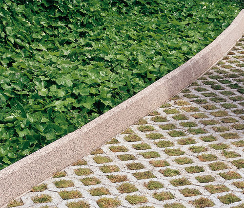 Borda em pedra reconstituída - BUSH HAMMERED - Paver - linear