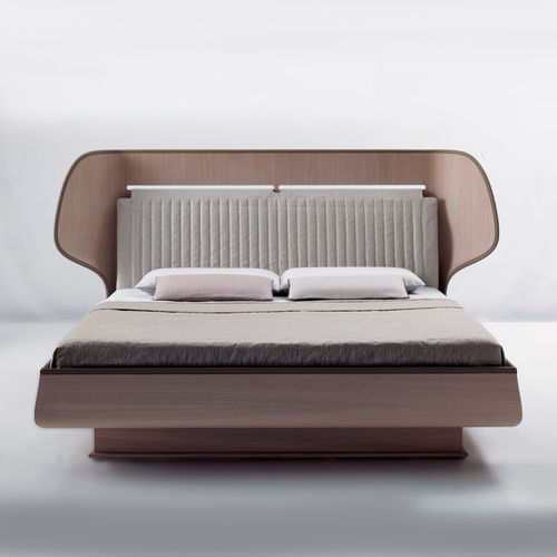 Cama de casal - RIMA - DIMENSIONE CHI WING LO - contemporânea / com cabeceira / em carvalho