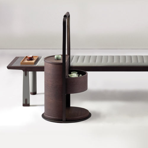 Criado-mudo contemporâneo - SIMA - DIMENSIONE CHI WING LO - em carvalho natural / em sucupira / com base metálica