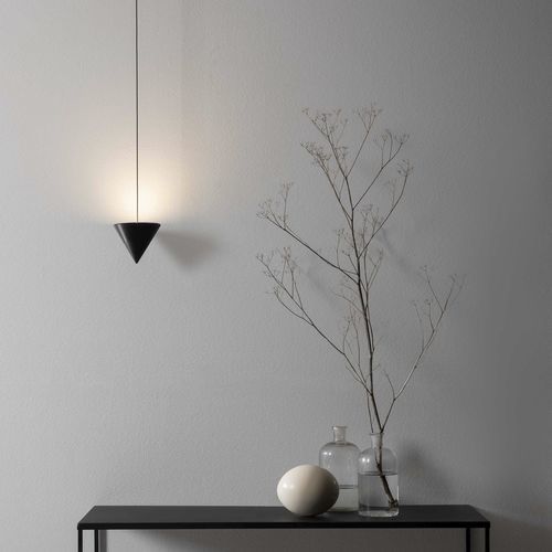 Arandela contemporânea - FILOMENA - KARMAN - para ambiente interno / em alumínio / cônica