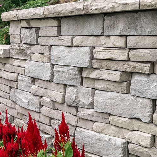 Bloco de concreto maciço - RIVERCREST® - UNILOCK - decorativo / para cerca de jardim / para pilar