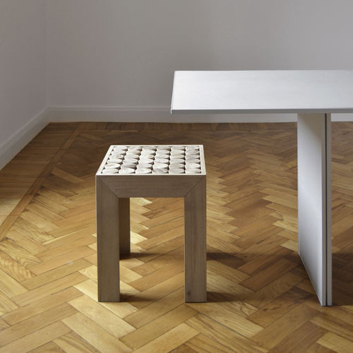 Banqueta contemporânea - Sofia  - mg12 - em madeira / 100% reciclável