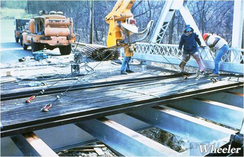 Tabuleiro de ponte em madeira - Short span steel - em concreto
