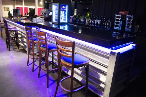 Balcão de recepção em madeira - 2 - V-korr Creative Surface - com iluminação / para bar