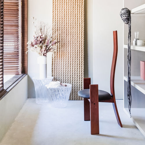 Cadeira de design original - GOLEM - A lot of Brasil - para ambiente interno / em couro / em madeira