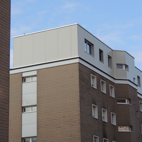 Revestimento de fachada em painéis - CELLON - STADTBACHSTRASSE BADEN - Bruag Design Factory AG - em compósito / em HPL / liso
