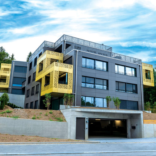 Revestimento de fachada em painéis - CELLON - SEESTRASSE 108 KILCHBERG - Bruag Design Factory AG - em HPL / liso / perfurado