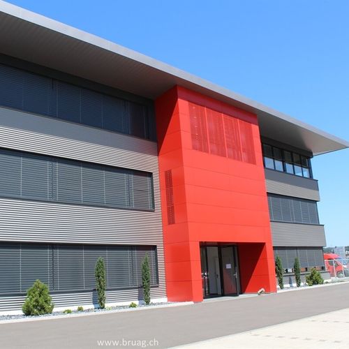 Revestimento de fachada em painéis - CELLON - EXTENSION ERNE AG LAUFENBURG - Bruag Design Factory AG - em compósito / em HPL / liso