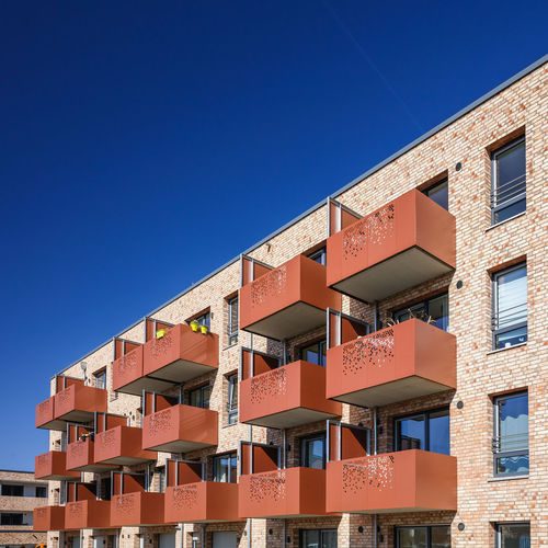 Guarda-corpo em madeira - LESUM-PARK BREMEN - Bruag Design Factory AG - em HPL / em painéis / para ambiente externo