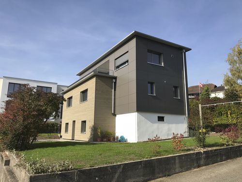 Fachada ventilada em HPL - EFH M&Auml;NNEDORF - Bruag Design Factory AG - em folhas / lisa / colorida