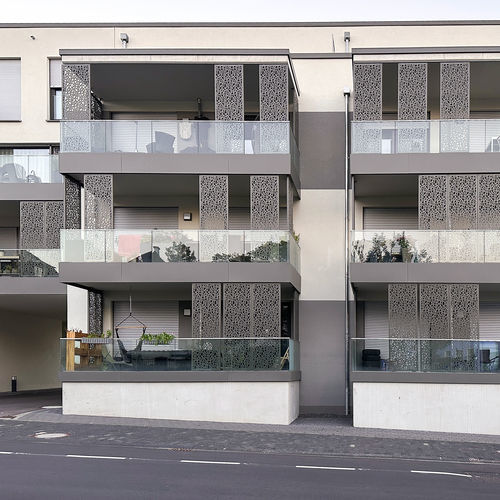 Brise em HPL - CELLON -Wohnpark St. Maximin Bitburg - Bruag Design Factory AG - para fachada / vertical / deslizante