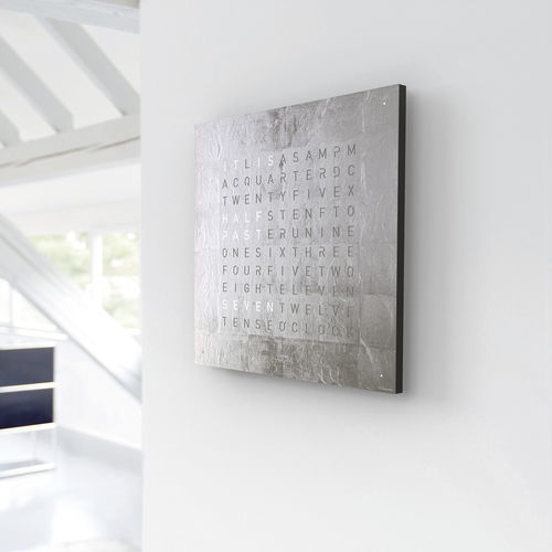 Relógio contemporâneo - PLATINUM - qlocktwo - de parede / com display digital de LCD / da linha comercial
