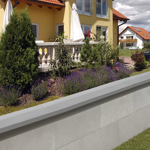 Remate superior de muro para cerca de jardim - WALM Series  - SAS PREFABRICADOS DE HORMIGON SA - em concreto / de duas águas