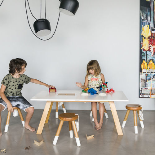 Mesa de jogos de criança contemporânea - Mini Maxxi - KRETHAUS - da linha residencial / em madeira