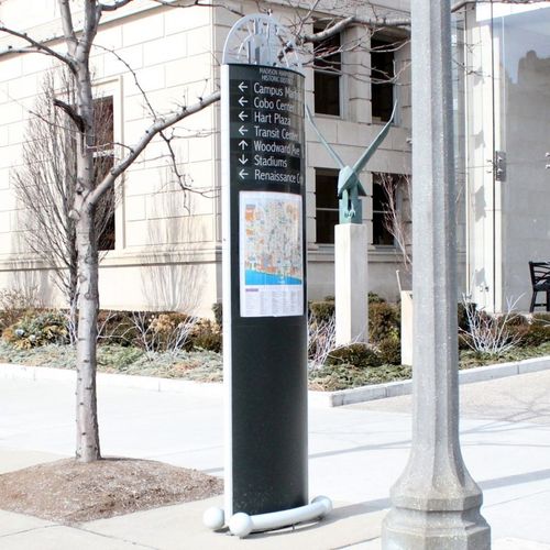 Totem de sinalização - DIRECTIONAL - Brasco International Inc. - de LED / digital / para espaço público