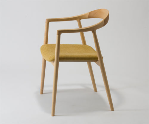 Cadeira contemporânea - HATA - Miyazaki Chair Factory - para ambiente interno / em madeira / estofada