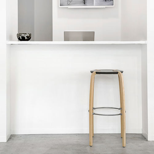Banqueta alta de estilo - DISCUSS - Plycollection - em couro / em tecido / em madeira