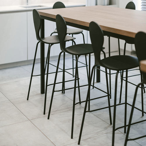 Cadeira alta design - PYT - Plycollection - para ambiente interno / em madeira tingida / em faia