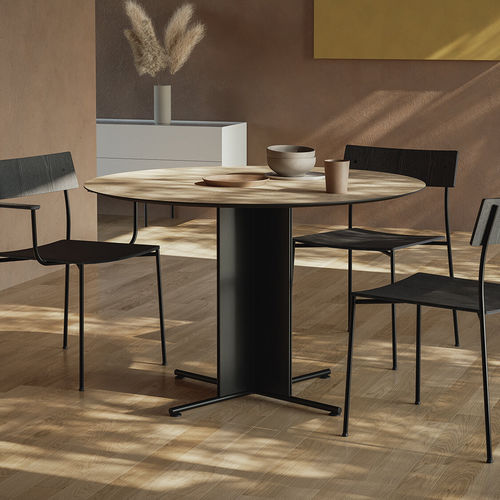 Mesa contemporânea - OX - Omelette Editions - com folheado de madeira / em MDF / com base em aço termolacado
