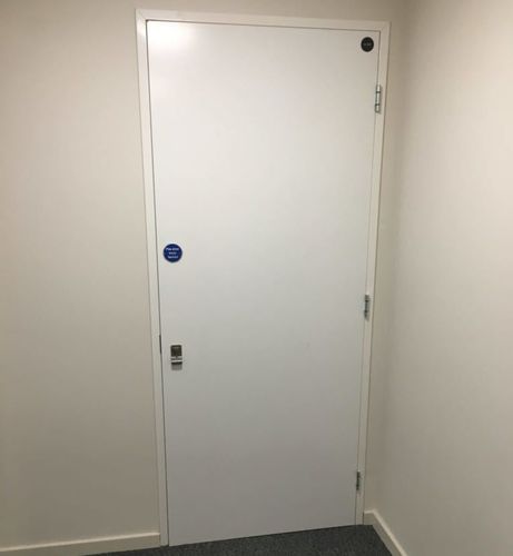 Porta interna - EBC - Theuma - em madeira / de abrir / contemporânea
